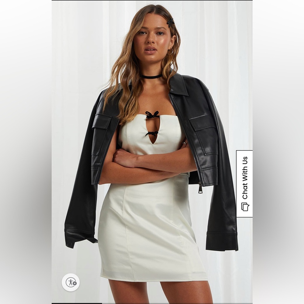 Chic Strapless White Dress with Black Accent